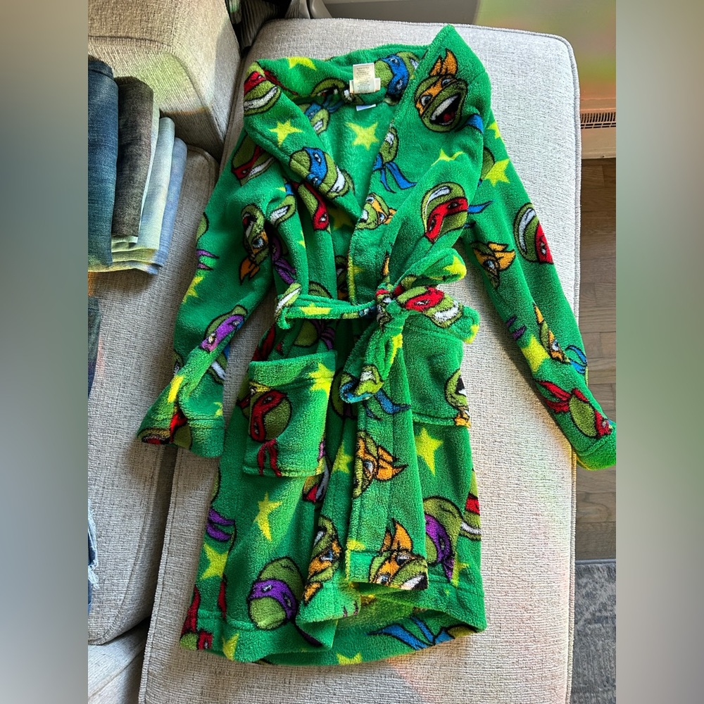 Kids ninja turtle robe, size 8